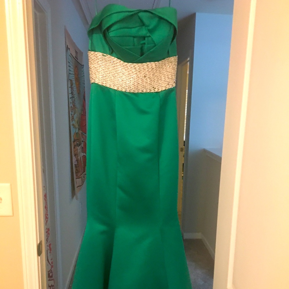 NWOT!! Beautiful Strapless Formal Jovani Mermaid Style Dress🧜‍♀️ Size: 6